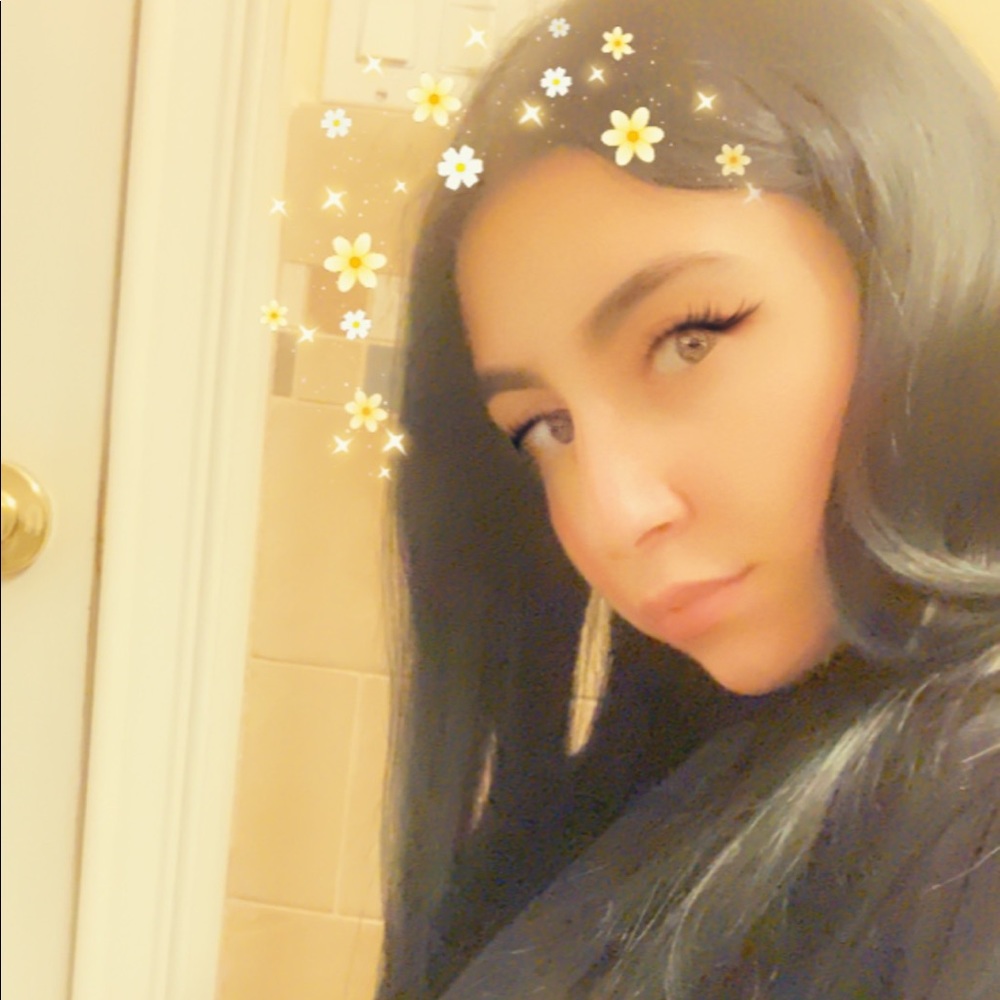 Meet your Posher, Dina